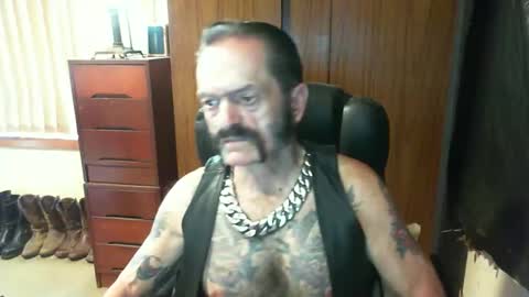 Snapshot of leathergreaser chatting on 26, 1, 2025 leathergreaser online show from 26, 1, 2025