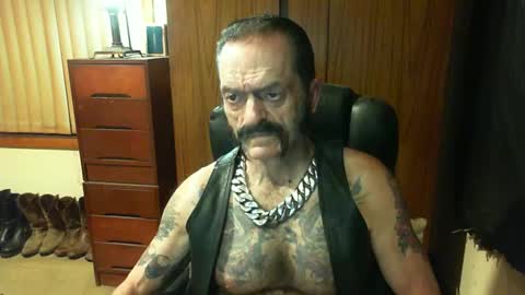 Snapshot of leathergreaser chatting on 26, 1, 2025 leathergreaser online show from 26, 1, 2025
