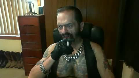 Snapshot of leathergreaser chatting on 26, 1, 2025 leathergreaser online show from 26, 1, 2025