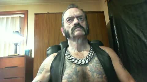 Snapshot of leathergreaser chatting on 27, 1, 2025 leathergreaser online show from 27, 1, 2025