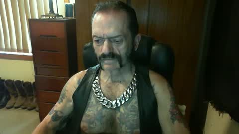 Snapshot of leathergreaser chatting on 28, 1, 2025 leathergreaser online show from 28, 1, 2025