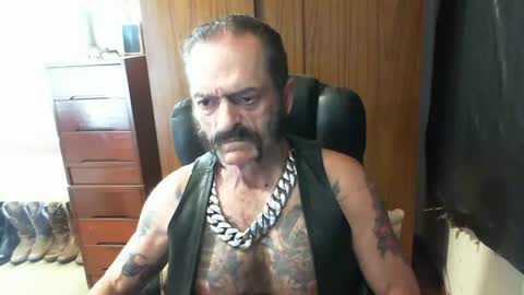 Snapshot of leathergreaser chatting on 2, 2, 2025 leathergreaser online show from 2, 2, 2025