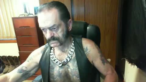 Snapshot of leathergreaser chatting on 2, 2, 2025 leathergreaser online show from 2, 2, 2025