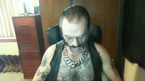Snapshot of leathergreaser chatting on 2, 2, 2025 leathergreaser online show from 2, 2, 2025