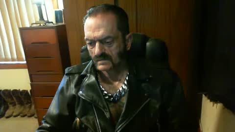 Snapshot of leathergreaser chatting on 3, 2, 2025 leathergreaser online show from 3, 2, 2025