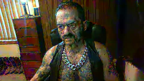 Snapshot of leathergreaser chatting on 4, 2, 2025 leathergreaser online show from 4, 2, 2025