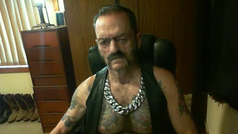 Snapshot of leathergreaser chatting on 4, 2, 2025 leathergreaser online show from 4, 2, 2025