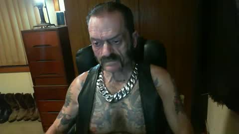 Snapshot of leathergreaser chatting on 5, 2, 2025 leathergreaser online show from 5, 2, 2025