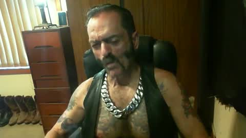 Snapshot of leathergreaser chatting on 5, 2, 2025 leathergreaser online show from 5, 2, 2025