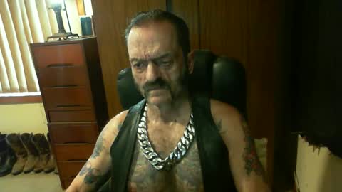 Snapshot of leathergreaser chatting on 6, 2, 2025 leathergreaser online show from 6, 2, 2025