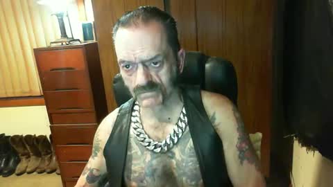 Snapshot of leathergreaser chatting on 8, 2, 2025 leathergreaser online show from 8, 2, 2025