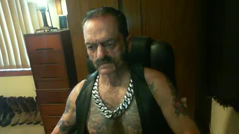 Snapshot of leathergreaser chatting on 8, 2, 2025 leathergreaser online show from 8, 2, 2025