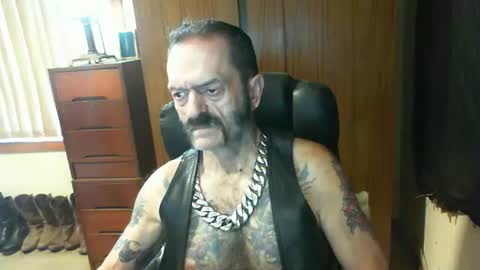 Snapshot of leathergreaser chatting on 11, 2, 2025 leathergreaser online show from 11, 2, 2025