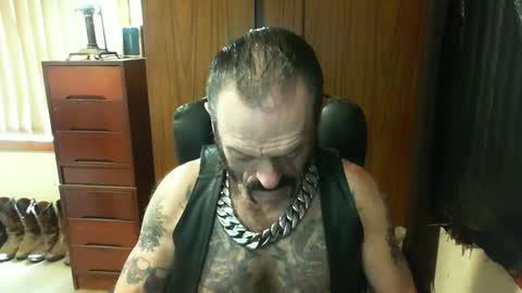 Snapshot of leathergreaser chatting on 2, 3, 2025 leathergreaser online show from 2, 3, 2025