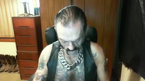 Snapshot of leathergreaser chatting on 2, 3, 2025 leathergreaser online show from 2, 3, 2025