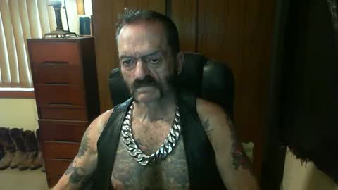 Snapshot of leathergreaser chatting on 2, 3, 2025 leathergreaser online show from 2, 3, 2025