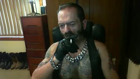 Snapshot of leathergreaser chatting on 4, 3, 2025 leathergreaser online show from 4, 3, 2025