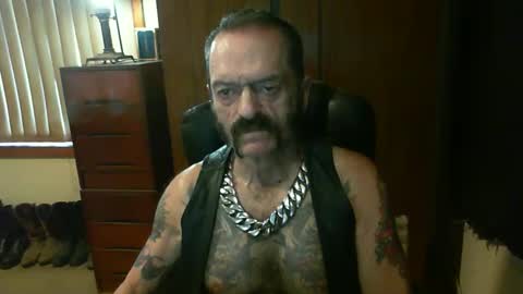 Snapshot of leathergreaser chatting on 11, 3, 2025 leathergreaser online show from 11, 3, 2025