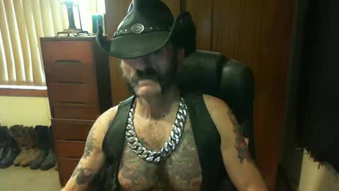 Snapshot of leathergreaser chatting on 8, 9, 2025 leathergreaser online show from 8, 9, 2025