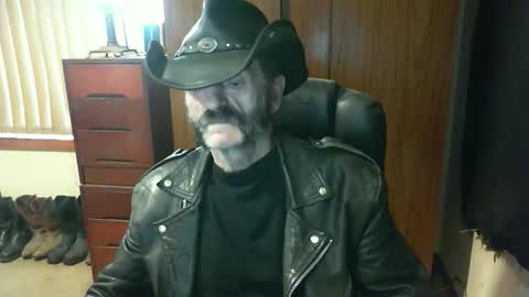 Snapshot of leathergreaser chatting on 9, 9, 2025 leathergreaser online show from 9, 9, 2025