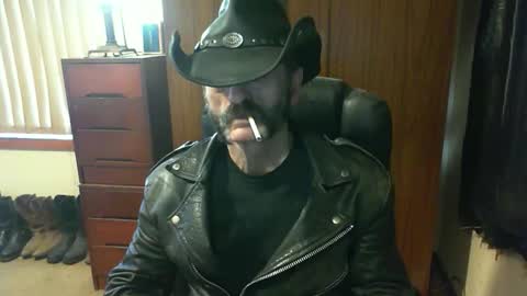 Snapshot of leathergreaser chatting on 12, 9, 2025 leathergreaser online show from 12, 9, 2025