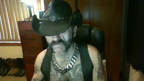 Snapshot of leathergreaser chatting on 14, 9, 2025 leathergreaser online show from 14, 9, 2025