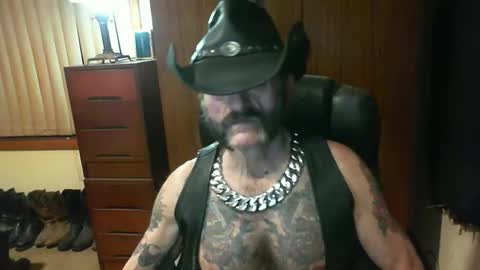 Snapshot of leathergreaser chatting on 16, 9, 2025 leathergreaser online show from 16, 9, 2025