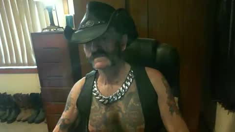Snapshot of leathergreaser chatting on 18, 9, 2025 leathergreaser online show from 18, 9, 2025