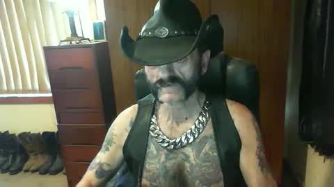 Snapshot of leathergreaser chatting on 19, 9, 2025 leathergreaser online show from 19, 9, 2025