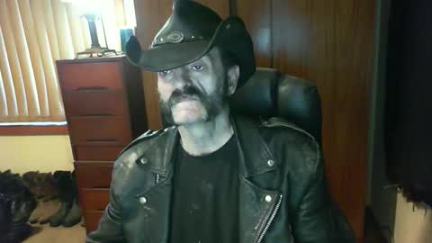 Snapshot of leathergreaser chatting on 19, 9, 2025 leathergreaser online show from 19, 9, 2025