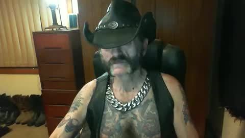 Snapshot of leathergreaser chatting on 21, 9, 2025 leathergreaser online show from 21, 9, 2025