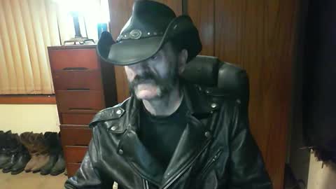 Snapshot of leathergreaser chatting on 22, 9, 2025 leathergreaser online show from 22, 9, 2025