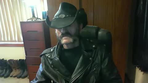Snapshot of leathergreaser chatting on 24, 9, 2025 leathergreaser online show from 24, 9, 2025
