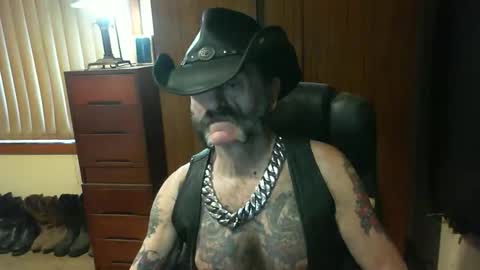 Snapshot of leathergreaser chatting on 25, 9, 2025 leathergreaser online show from 25, 9, 2025