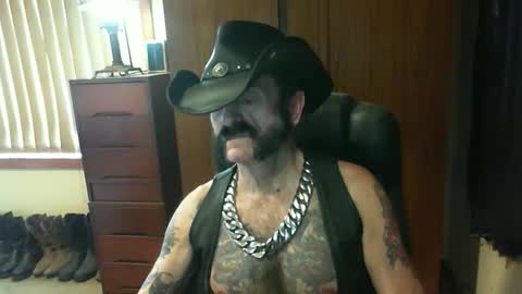 Snapshot of leathergreaser chatting on 27, 9, 2025 leathergreaser online show from 27, 9, 2025