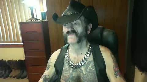 Snapshot of leathergreaser chatting on 27, 9, 2025 leathergreaser online show from 27, 9, 2025