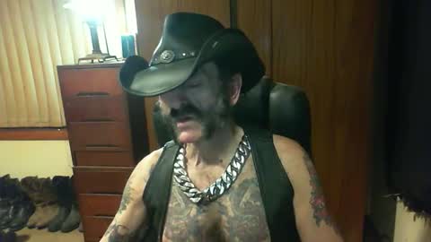 Snapshot of leathergreaser chatting on 28, 9, 2025 leathergreaser online show from 28, 9, 2025
