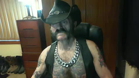 Snapshot of leathergreaser chatting on 29, 9, 2025 leathergreaser online show from 29, 9, 2025