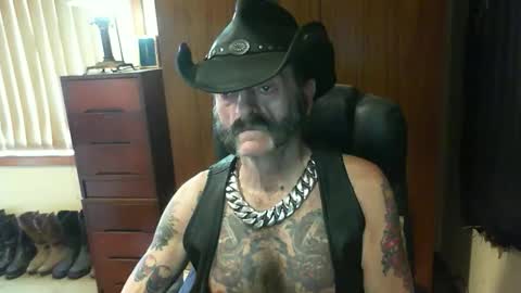 Snapshot of leathergreaser chatting on 6, 10, 2025 leathergreaser online show from 6, 10, 2025