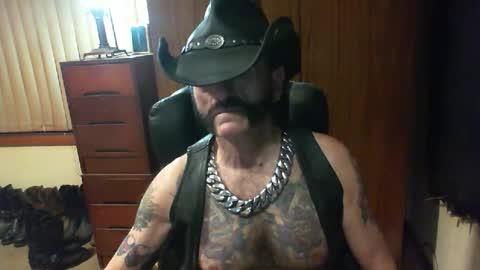 Snapshot of leathergreaser chatting on 10, 10, 2025 leathergreaser online show from 10, 10, 2025