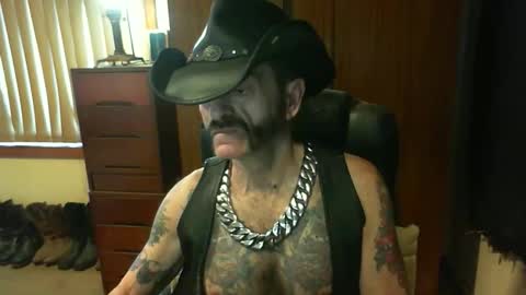 Snapshot of leathergreaser chatting on 12, 10, 2025 leathergreaser online show from 12, 10, 2025