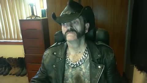 Snapshot of leathergreaser chatting on 13, 10, 2025 leathergreaser online show from 13, 10, 2025