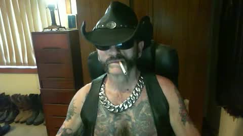 Snapshot of leathergreaser chatting on 16, 10, 2025 leathergreaser online show from 16, 10, 2025
