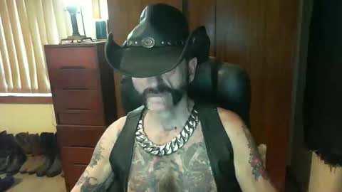 Snapshot of leathergreaser chatting on 16, 10, 2025 leathergreaser online show from 16, 10, 2025