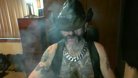 Snapshot of leathergreaser chatting on 19, 10, 2025 leathergreaser online show from 19, 10, 2025