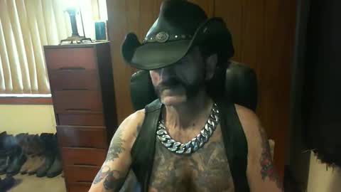 Snapshot of leathergreaser chatting on 20, 10, 2025 leathergreaser online show from 20, 10, 2025