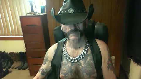 Snapshot of leathergreaser chatting on 21, 10, 2025 leathergreaser online show from 21, 10, 2025