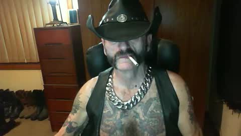 Snapshot of leathergreaser chatting on 23, 10, 2025 leathergreaser online show from 23, 10, 2025