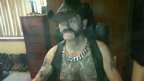 Snapshot of leathergreaser chatting on 24, 10, 2025 leathergreaser online show from 24, 10, 2025