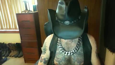 Snapshot of leathergreaser chatting on 25, 10, 2025 leathergreaser online show from 25, 10, 2025